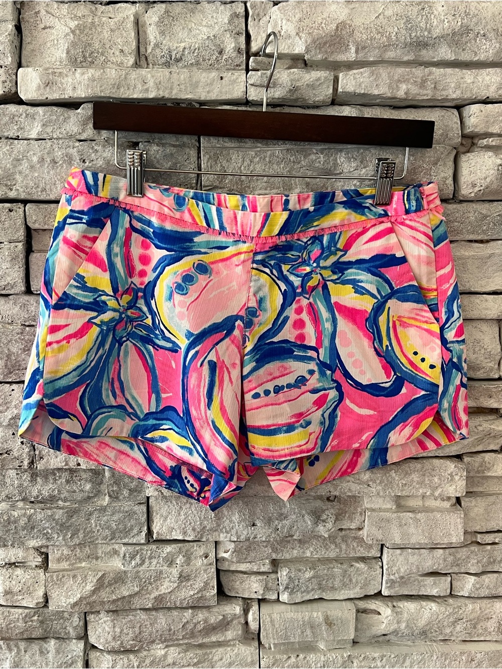 Lilly Pulitzer Pink Multi Floral High-Waist Shorts size 6
